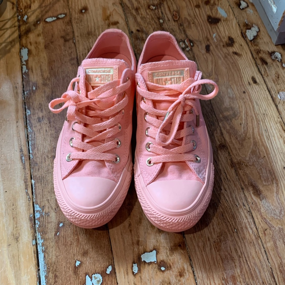 NEW Coral and Rose Gold Converse